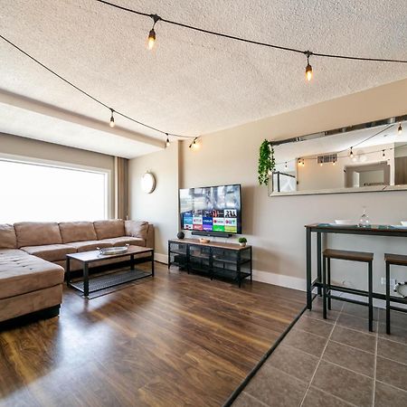 Rustic & Rogers Place, Free Parking! Apartman Edmonton Kültér fotó